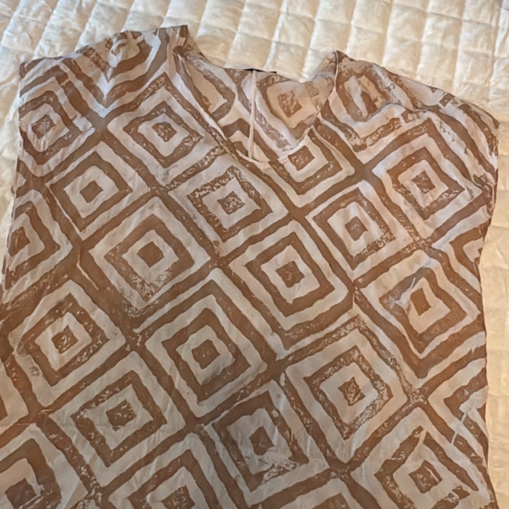 Geometric Patterned Top - Picture 2 of 2